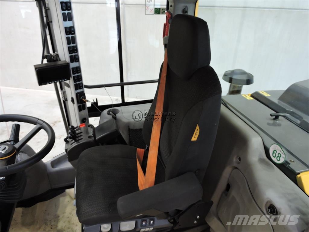 Volvo L90H New Bucket + Tyres Incarcator pe pneuri