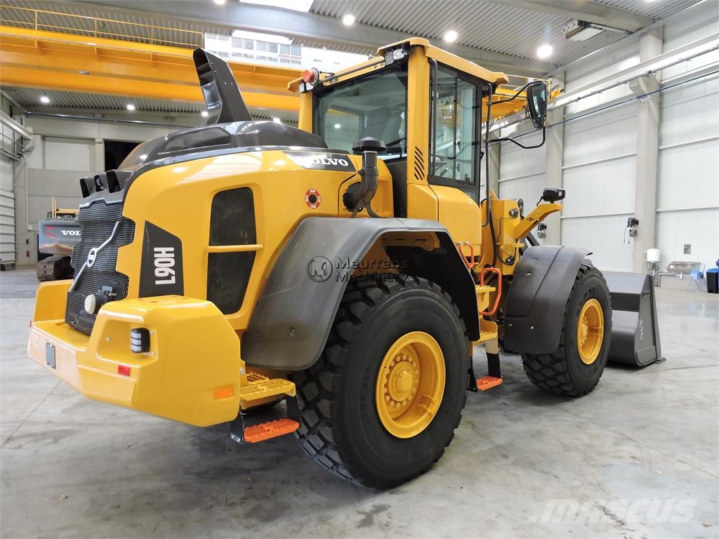 Volvo L90H New Bucket + Tyres Incarcator pe pneuri