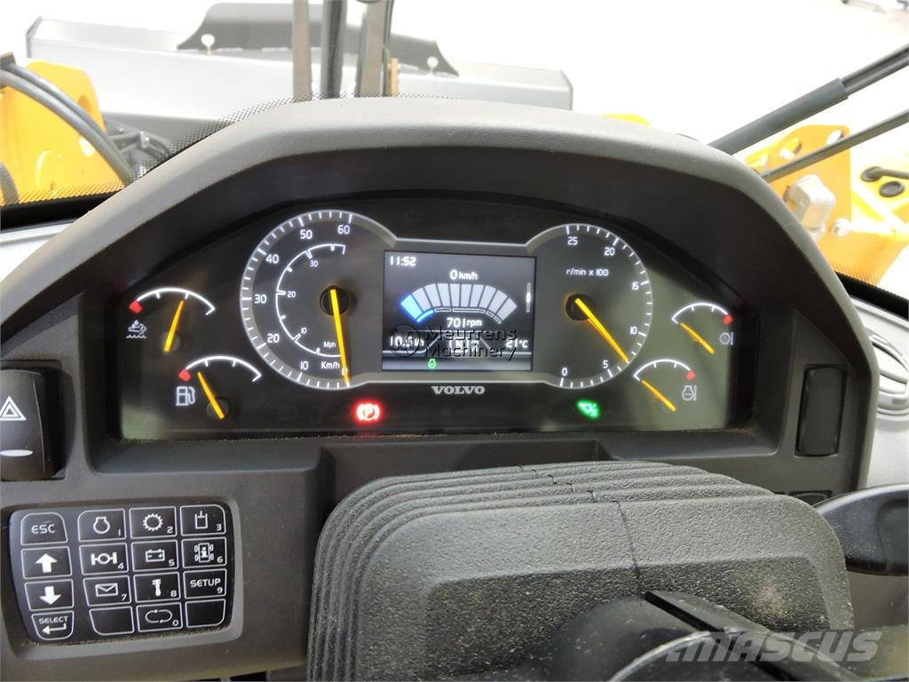 Volvo L90H New Bucket + Tyres Incarcator pe pneuri
