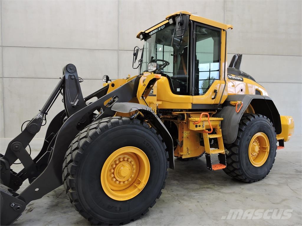 Volvo L90H New Bucket + Tyres Incarcator pe pneuri