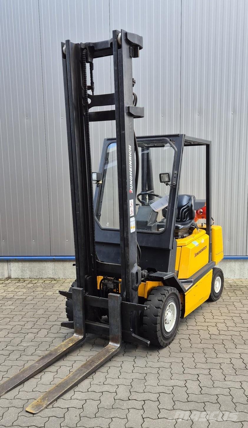Jungheinrich TFG25 LPG forklifts
