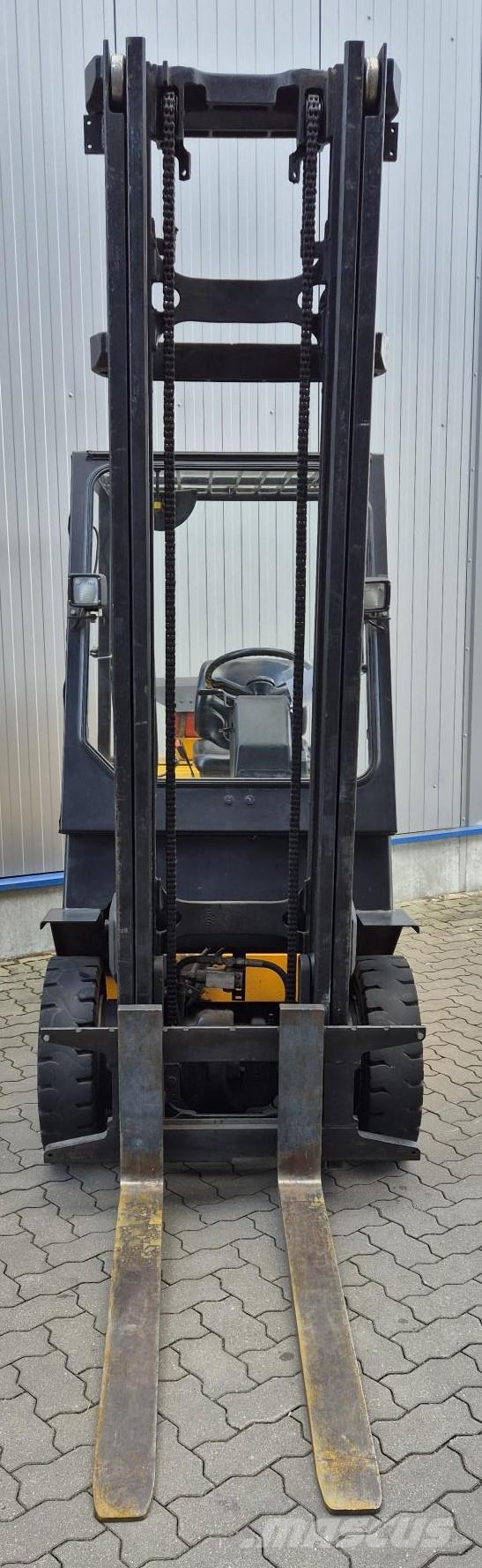 Jungheinrich TFG25 LPG forklifts