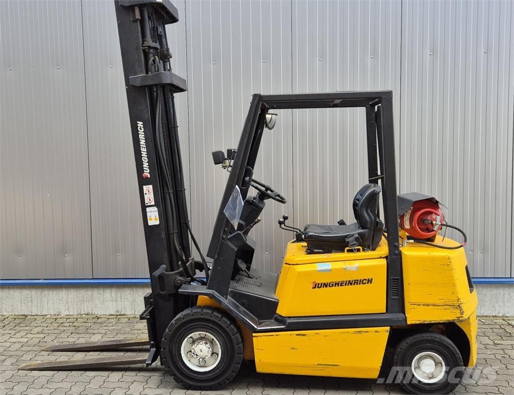Jungheinrich TFG25 LPG forklifts