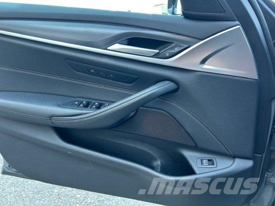 BMW 540 540IX DRIVE NAVI,HEAD-UP-DISPLAY ,PANORAMADACH Lengvieji automobiliai