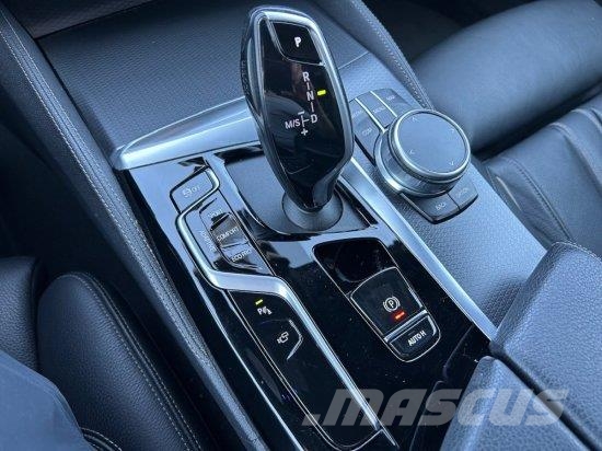 BMW 540 540IX DRIVE NAVI,HEAD-UP-DISPLAY ,PANORAMADACH Lengvieji automobiliai
