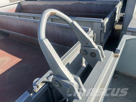  CONTAINER ABROLLER 10M³ Specielle containere