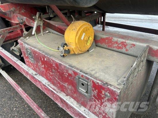 FELDBINDER TANKAUFLIEGER, 33.000L, 4 KAMMERN Semirremolques cisterna