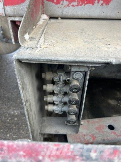FELDBINDER TANKAUFLIEGER, 33.000L, 4 KAMMERN Semirremolques cisterna