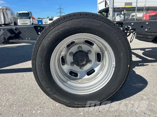 Iveco DAILY 40 - 180 FAHRGESTELL, E6 OHNE MOTOR/OHNE GET Andre varebiler
