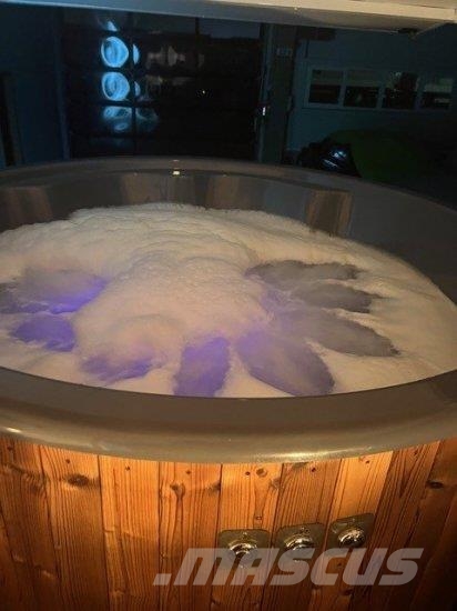 IZABELLA WELLNESSANHäNGER MIT SAUNA UND WHIRLPOOL, Rulote si caravane
