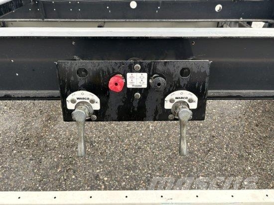 KRONE AZ 18 MAXILAFETTE, BPW ACHSEN مقطورات حاويات