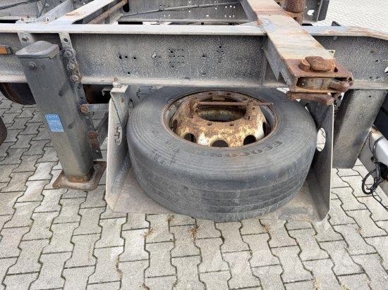 SCHMITZ GOTHA ZWF 18 MAXI مقطورات حاويات