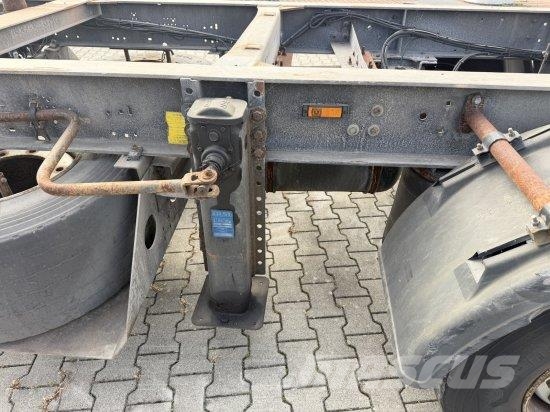 SCHMITZ GOTHA ZWF 18 MAXI مقطورات حاويات