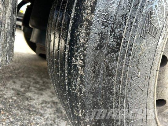 SCHWARZMüLLER SPEZIALAUFLIEGER SCHRäGLADER, COILMULDE, LIFTACHSE Semi-trailer med Gardinsider
