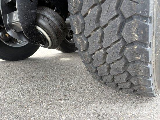 SCHWARZMüLLER THERMORUNDMULDE 25 M³, LIFTACHSE, ROLLPLANE, BPW A 傾卸式半拖車
