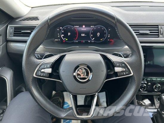 SKODA SUPERB 4X4 SPORTLINE, PANO, AHK ,ACC, EXPORTPREIS  Carros