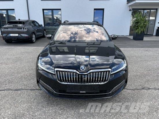 SKODA SUPERB 4X4 SPORTLINE, PANO, AHK ,ACC, EXPORTPREIS  Carros