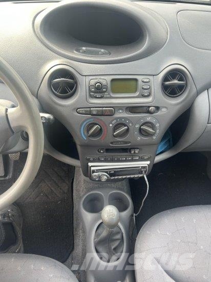 TOYOTA YARIS Auto's