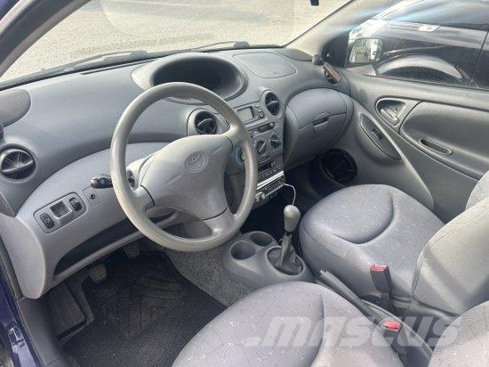 TOYOTA YARIS Auto's