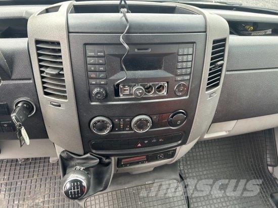 Volkswagen CRAFTER PRITSCHE PLANE 3 SITZE Camiones de cama baja