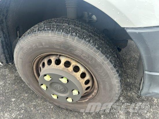 Volkswagen CRAFTER PRITSCHE PLANE 3 SITZE Camiones de cama baja