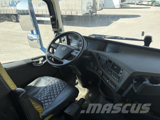 Volvo FH 16 750 6X4R HOLZTRANSPORTER MIT PENZ 12Z KRAN, Samochody do przewozu drewna
