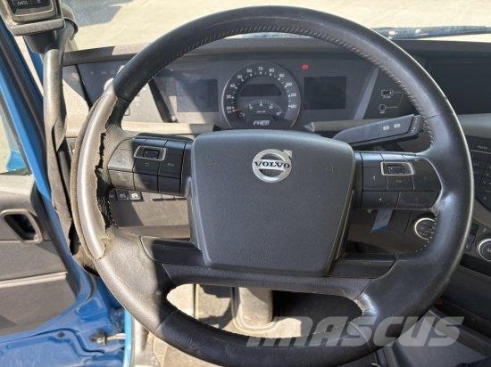 Volvo FH 16 750 6X4R HOLZTRANSPORTER MIT PENZ 12Z KRAN, Samochody do przewozu drewna