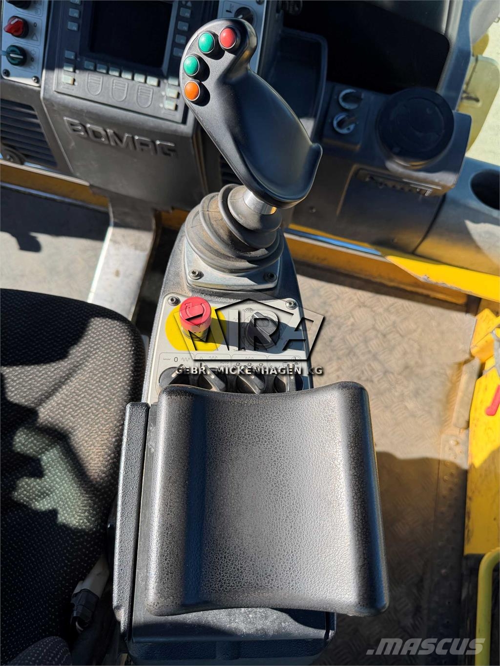 Bomag BW 174 AP-4AM Dvojni valjarji
