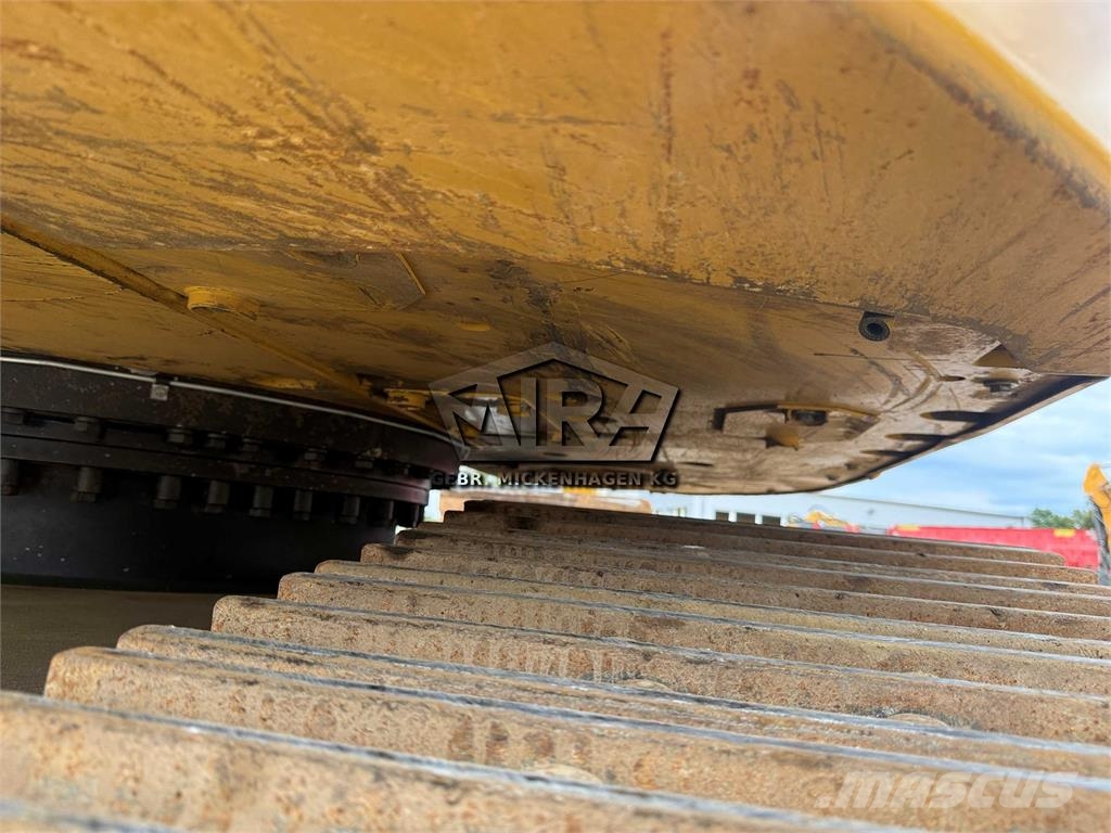 CAT 325 FL CR حفارات زحافة