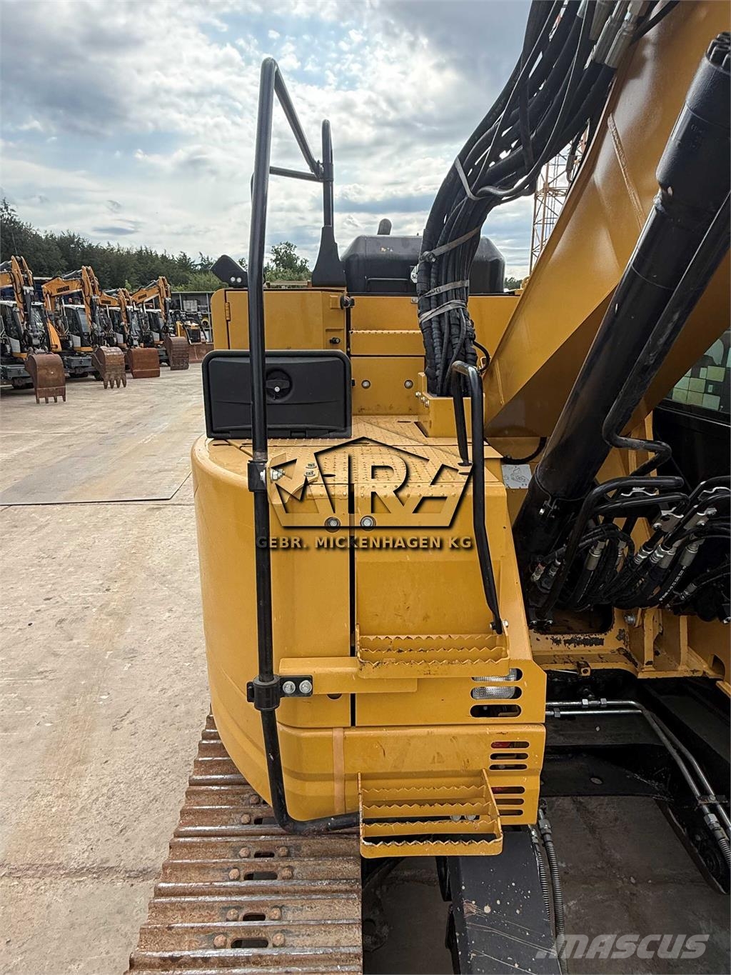 CAT 325 FL CR حفارات زحافة
