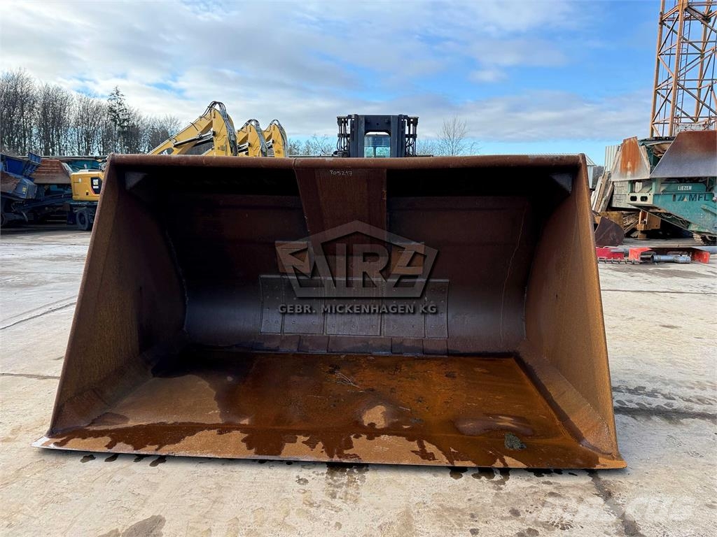 CAT 3500 mm / 966 M + M - 972 K + M Buckets