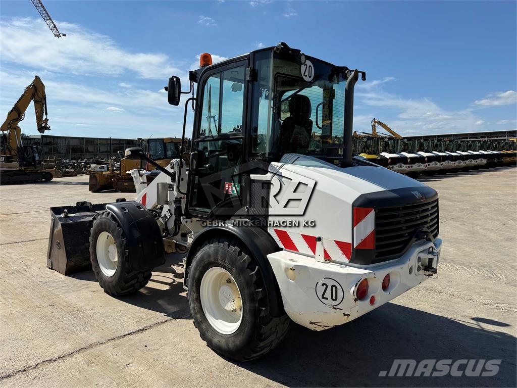 CAT 908M Utovarivači na točkove