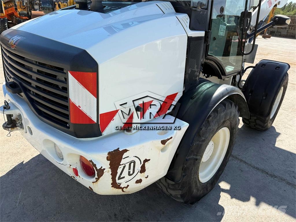 CAT 908M Utovarivači na točkove