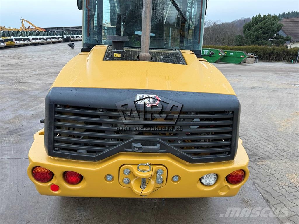 CAT 908M Kolesni nakladalci