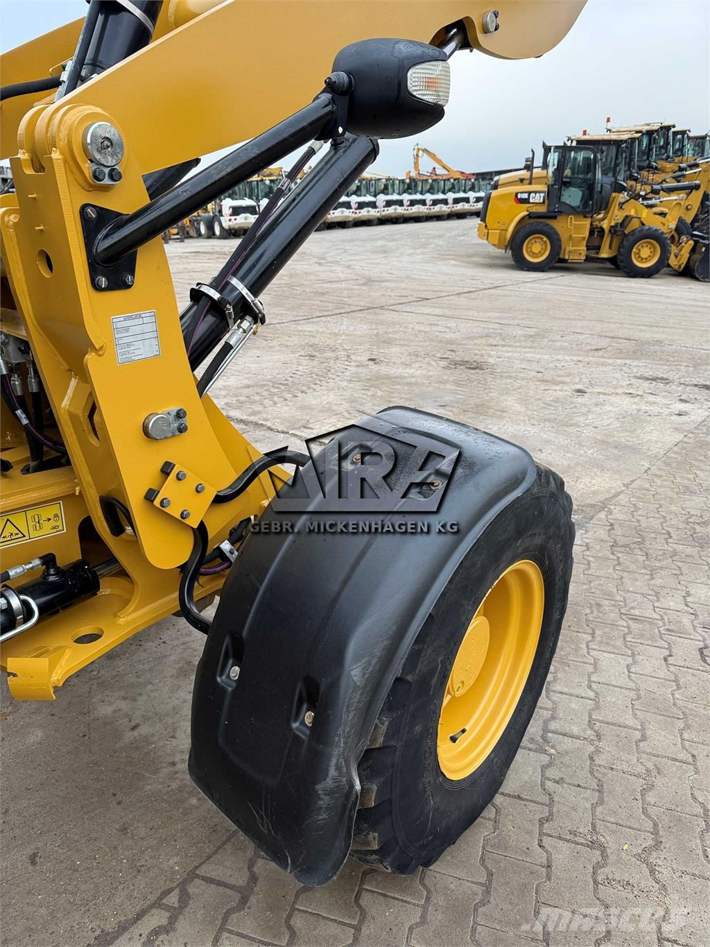 CAT 908M Kolesni nakladalci