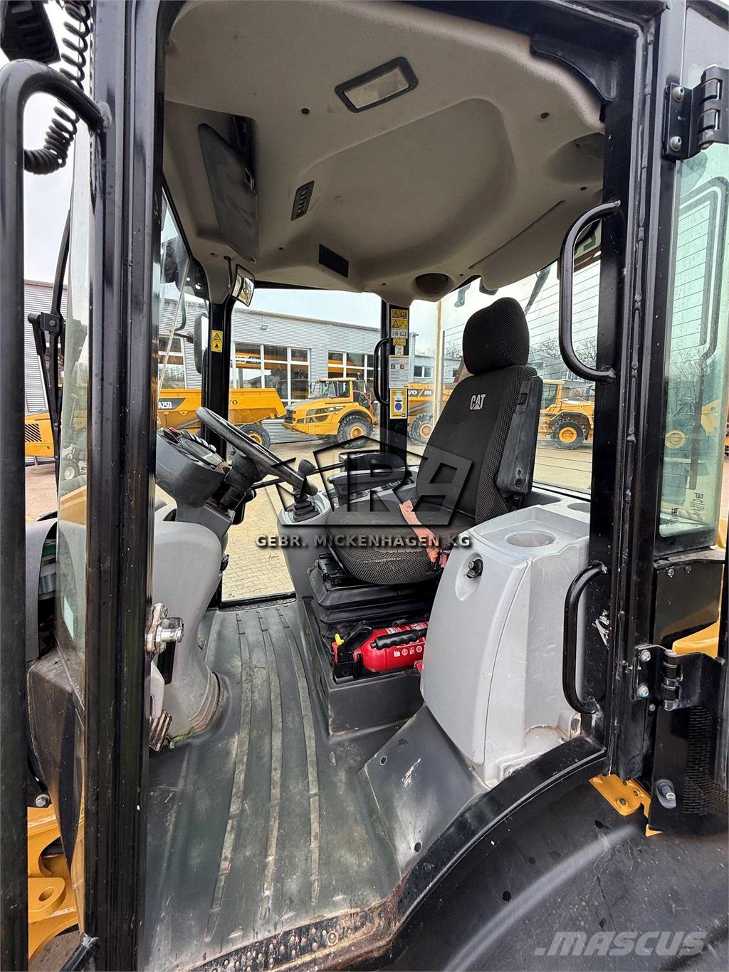 CAT 908M Kolesni nakladalci