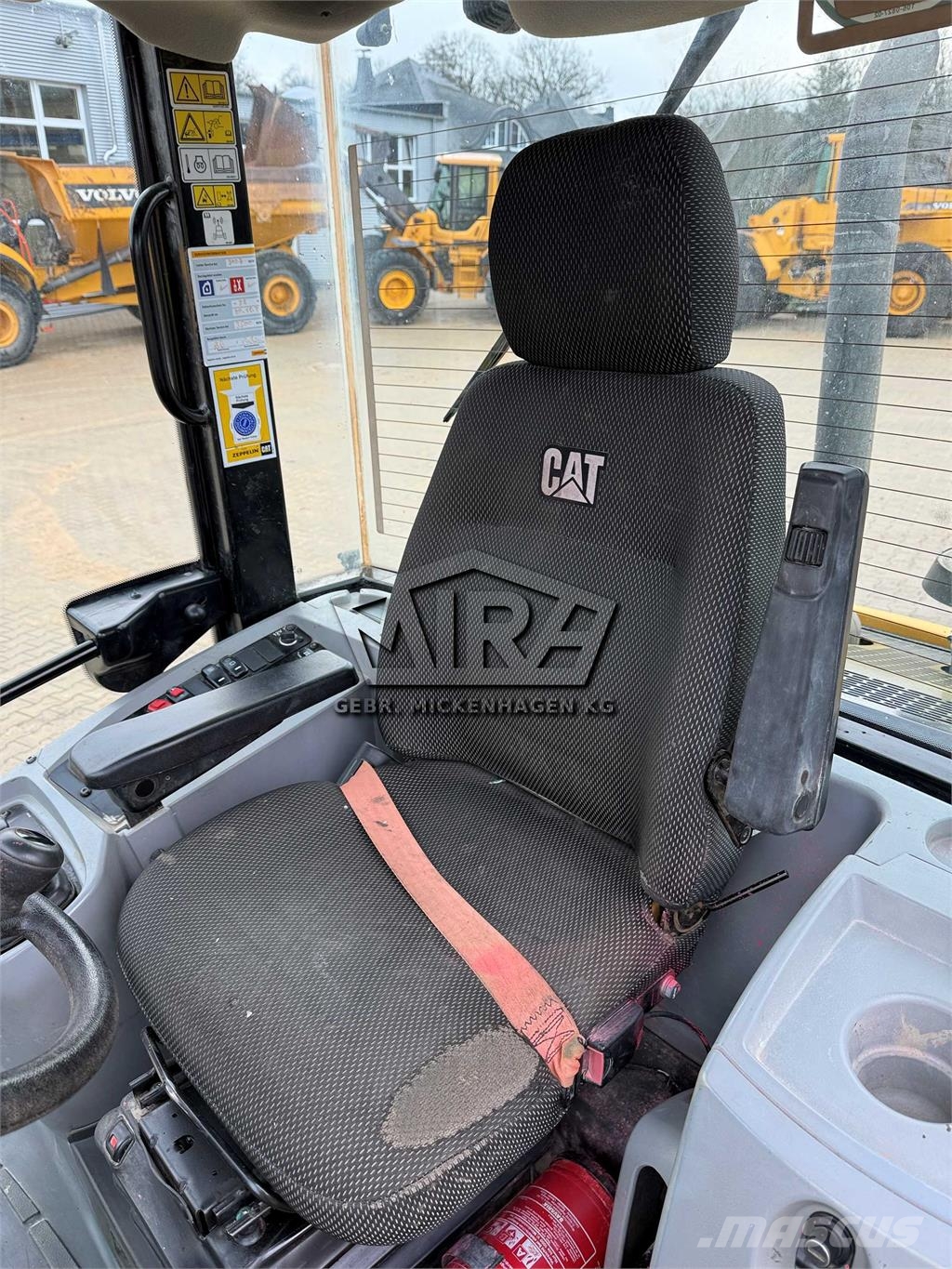 CAT 908M Kolesni nakladalci