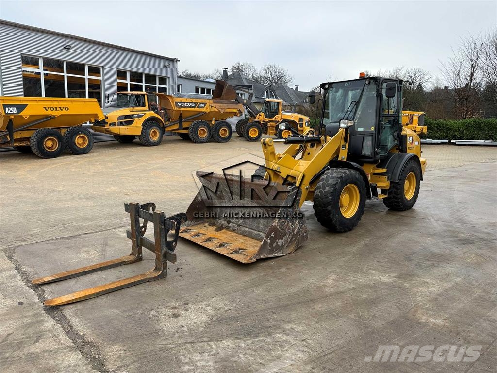 CAT 908M Kolesni nakladalci