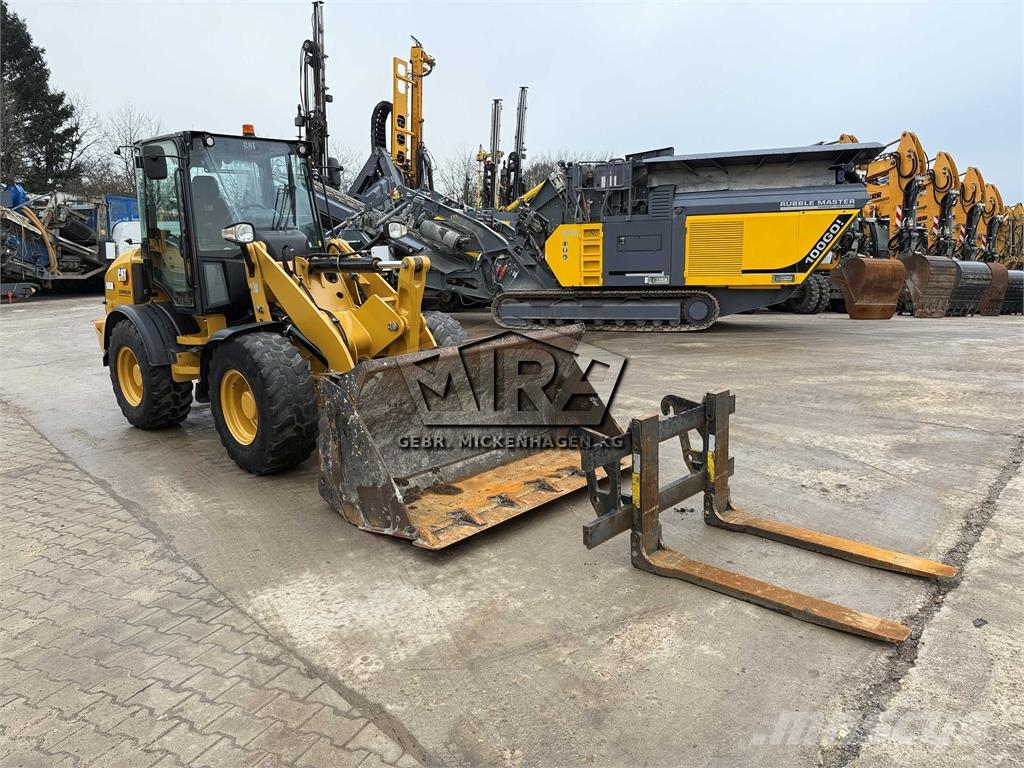 CAT 908M Kolesni nakladalci