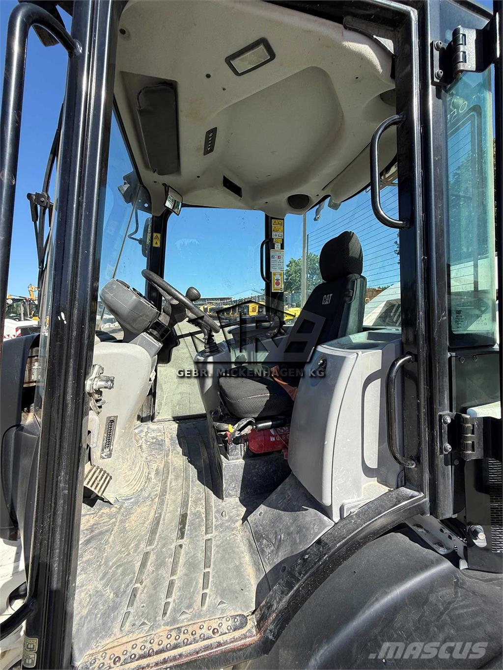 CAT 908M Utovarivači na točkove