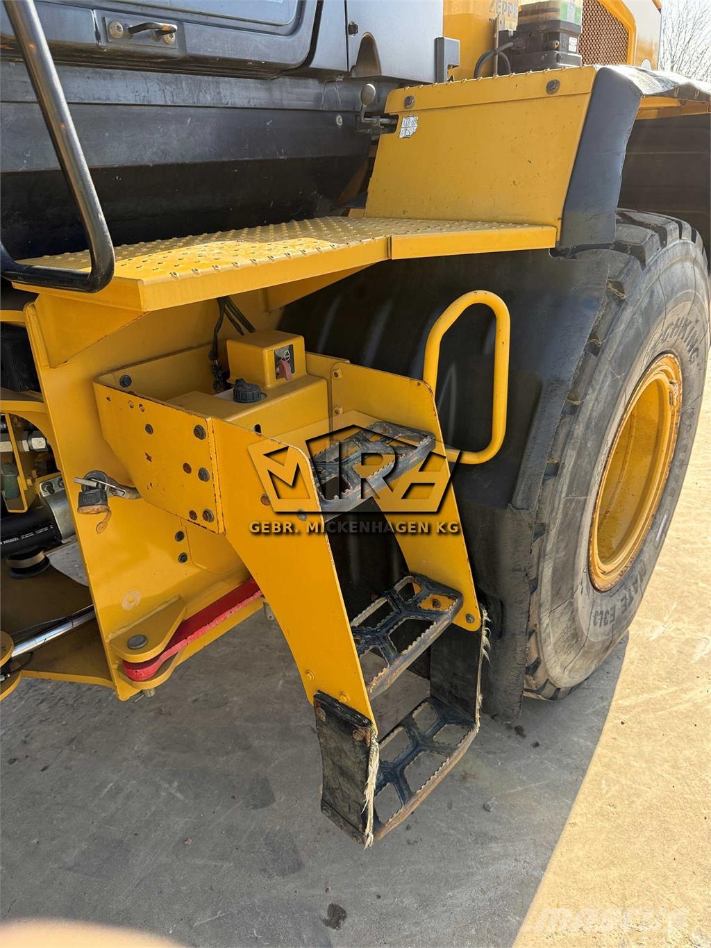 CAT 930M Naudoti ratiniai krautuvai