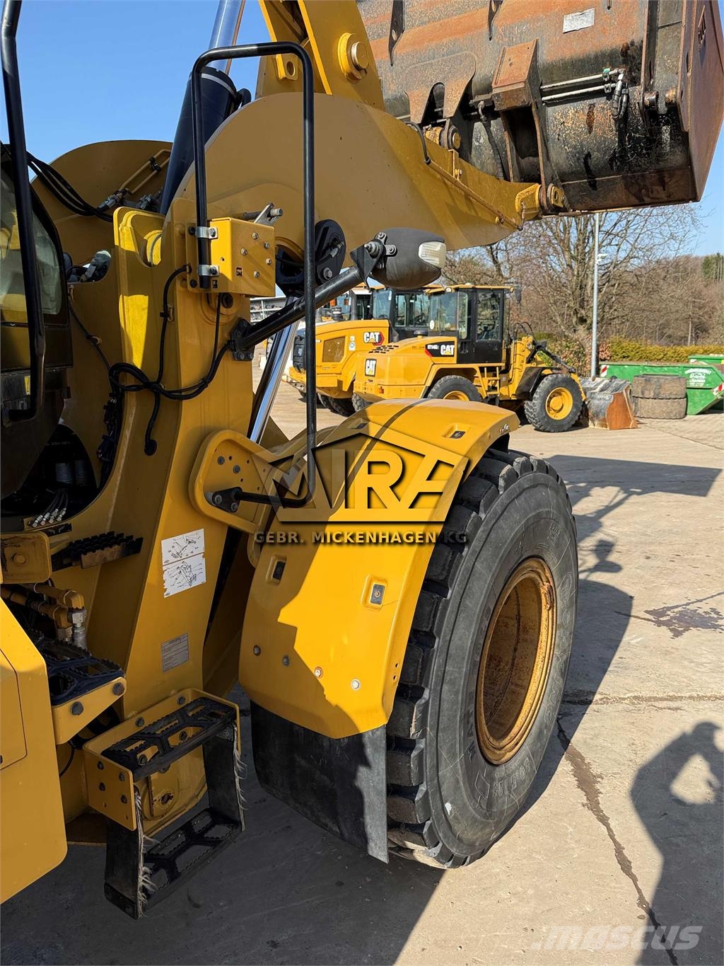 CAT 930M Naudoti ratiniai krautuvai