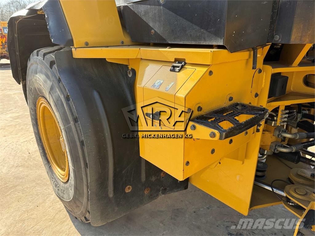CAT 930M Naudoti ratiniai krautuvai
