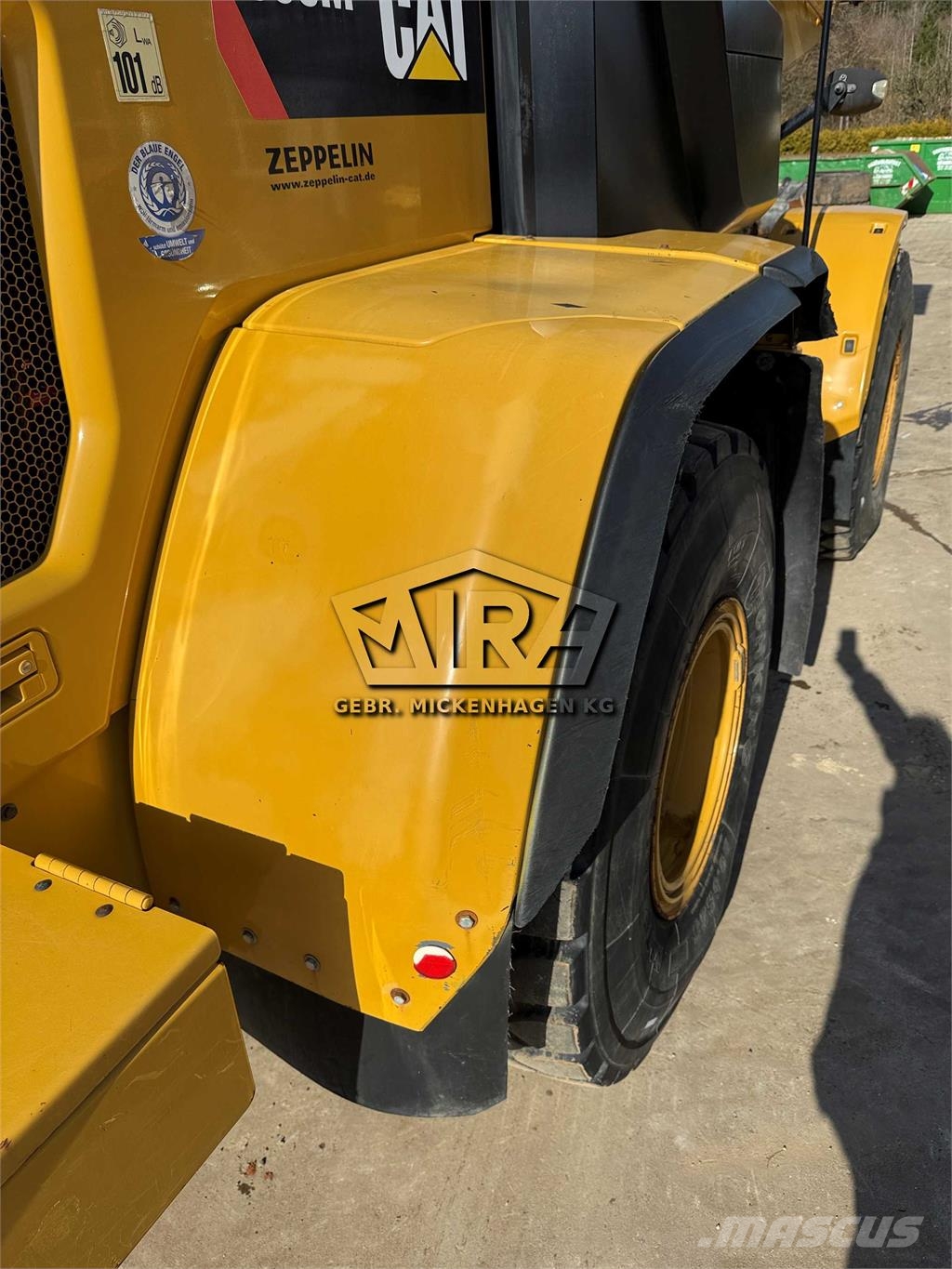 CAT 930M Naudoti ratiniai krautuvai