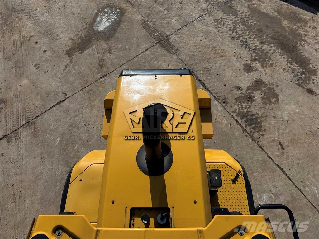 CAT 930M Naudoti ratiniai krautuvai