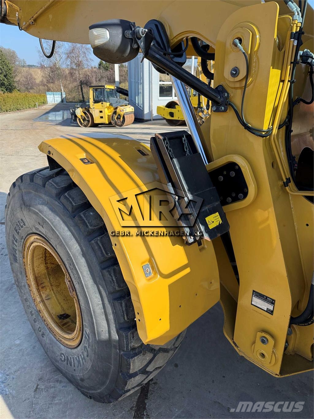 CAT 930M Naudoti ratiniai krautuvai