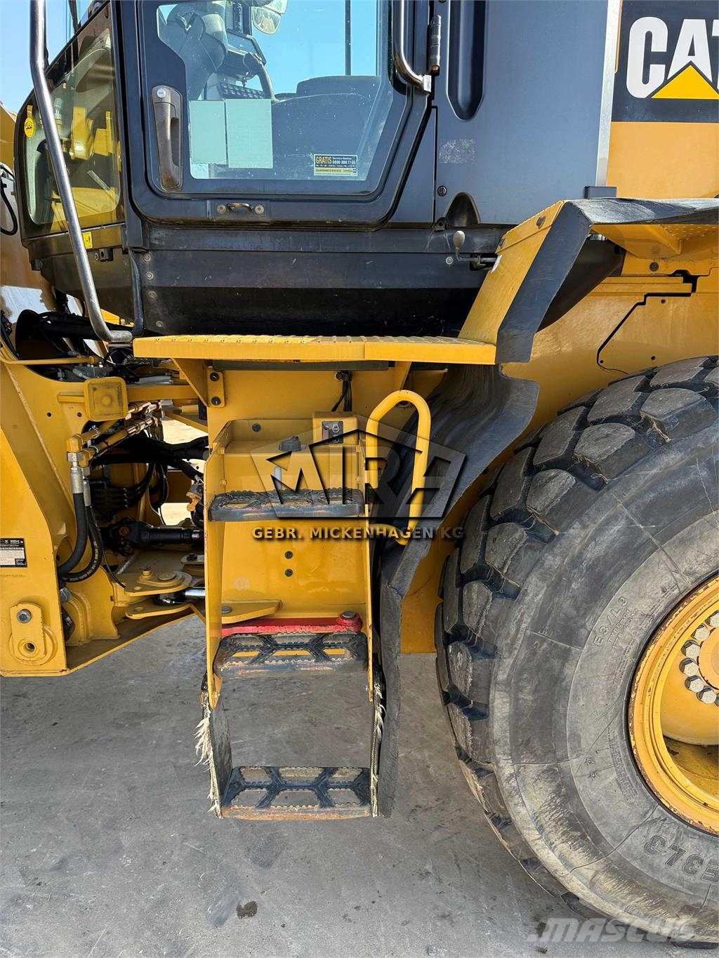 CAT 930M Naudoti ratiniai krautuvai