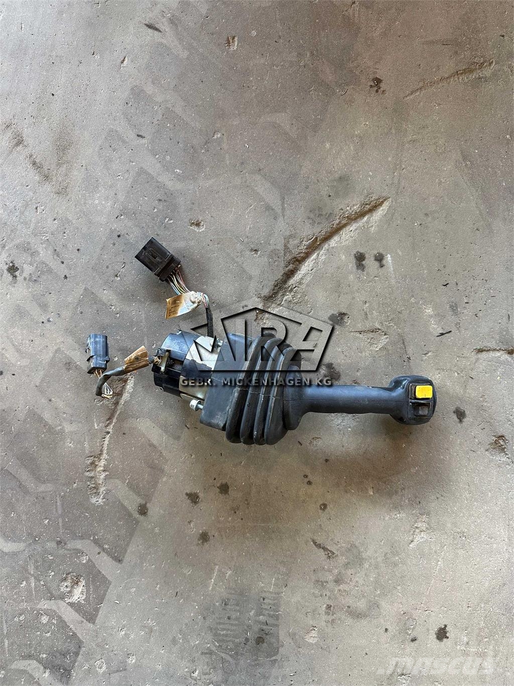 CAT 938 M/ Joystick Sähkö ja elektroniikka