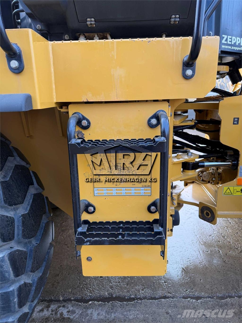 CAT 950GC Pale gommate