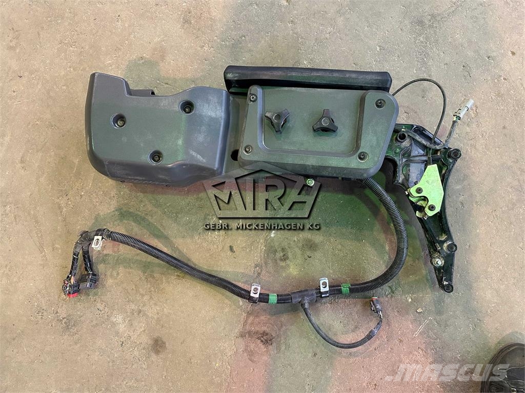 CAT 966 KXE / Armlehne links Cabine si interior